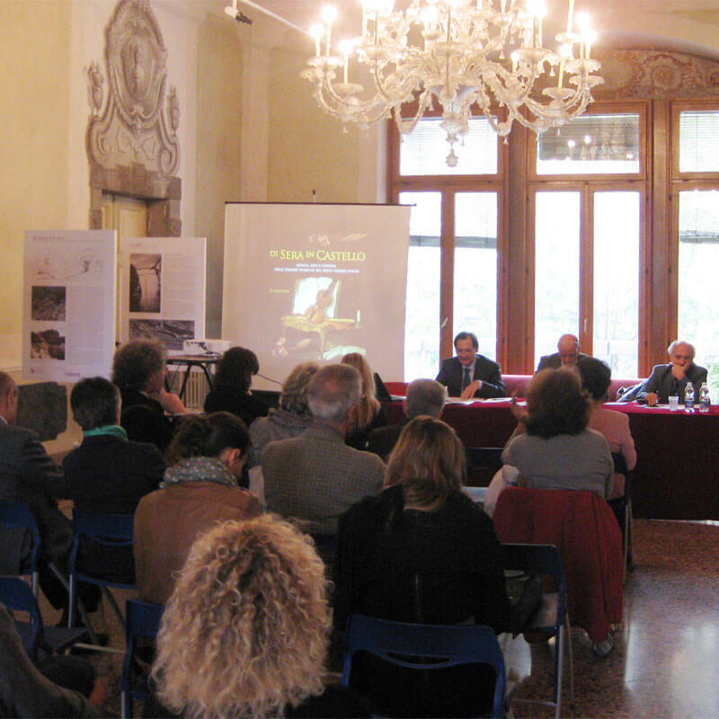di sera in Castello conferenza stampa 2013