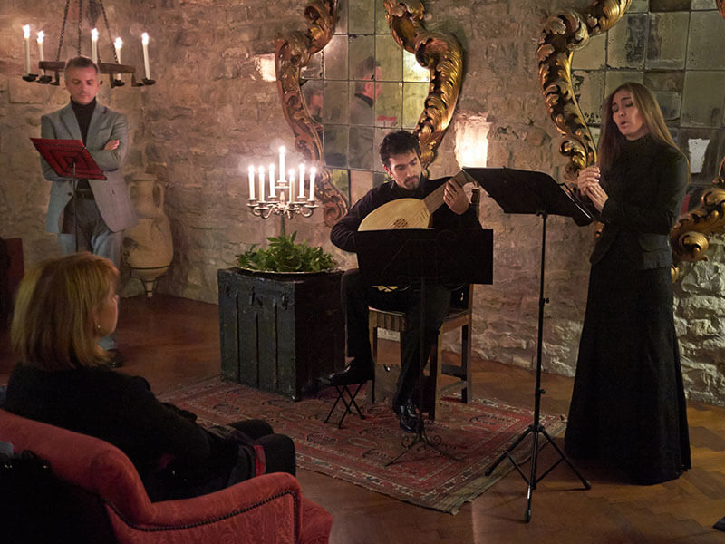 Di sera in castello a Muggia